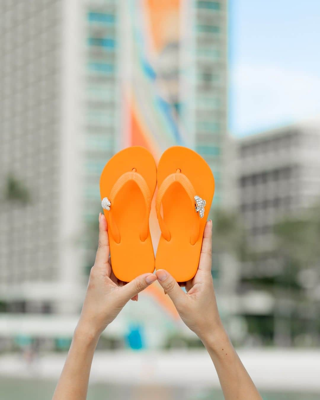 Popits Hawaiiさんのインスタグラム写真 - (Popits HawaiiInstagram)「Toddler Flat Orange sandal👣⠀ ⠀ ⠀ #popitshawaii #ポピッツ #sandals #charms #alohastate #luckywelivehawaii #waikiki #footwear #thong #happyfeet #flipflops #slippers #ハワイ #ハワイ旅行 #ハワイ好き #ハワイ大好き #ハワイ好きな人と繋がりたい #ビーチサンダル #フラ #フラダンス #占い #toddler #808 #hilton」6月12日 7時00分 - popitshawaii