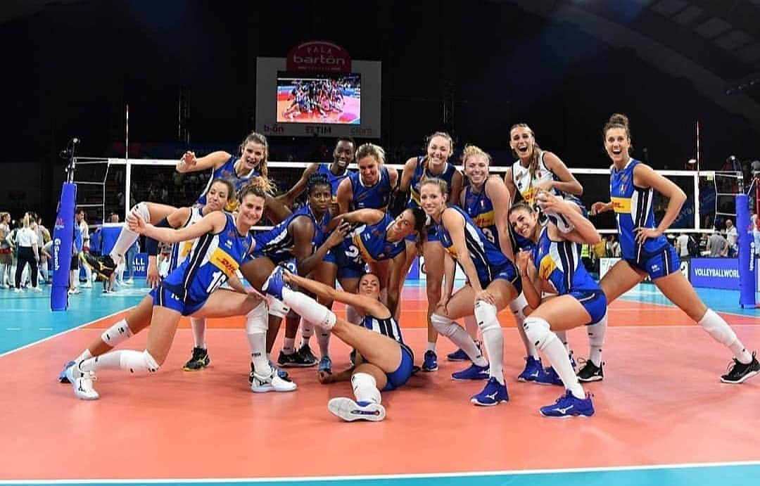 アレッシア・オッロさんのインスタグラム写真 - (アレッシア・オッロInstagram)「#flexpower 🙆🏼‍♀️💃 #teamitaly #fivb #vnl @federazioneitalianapallavolo @fivbvolleyball」6月12日 7時05分 - alessiaorro8