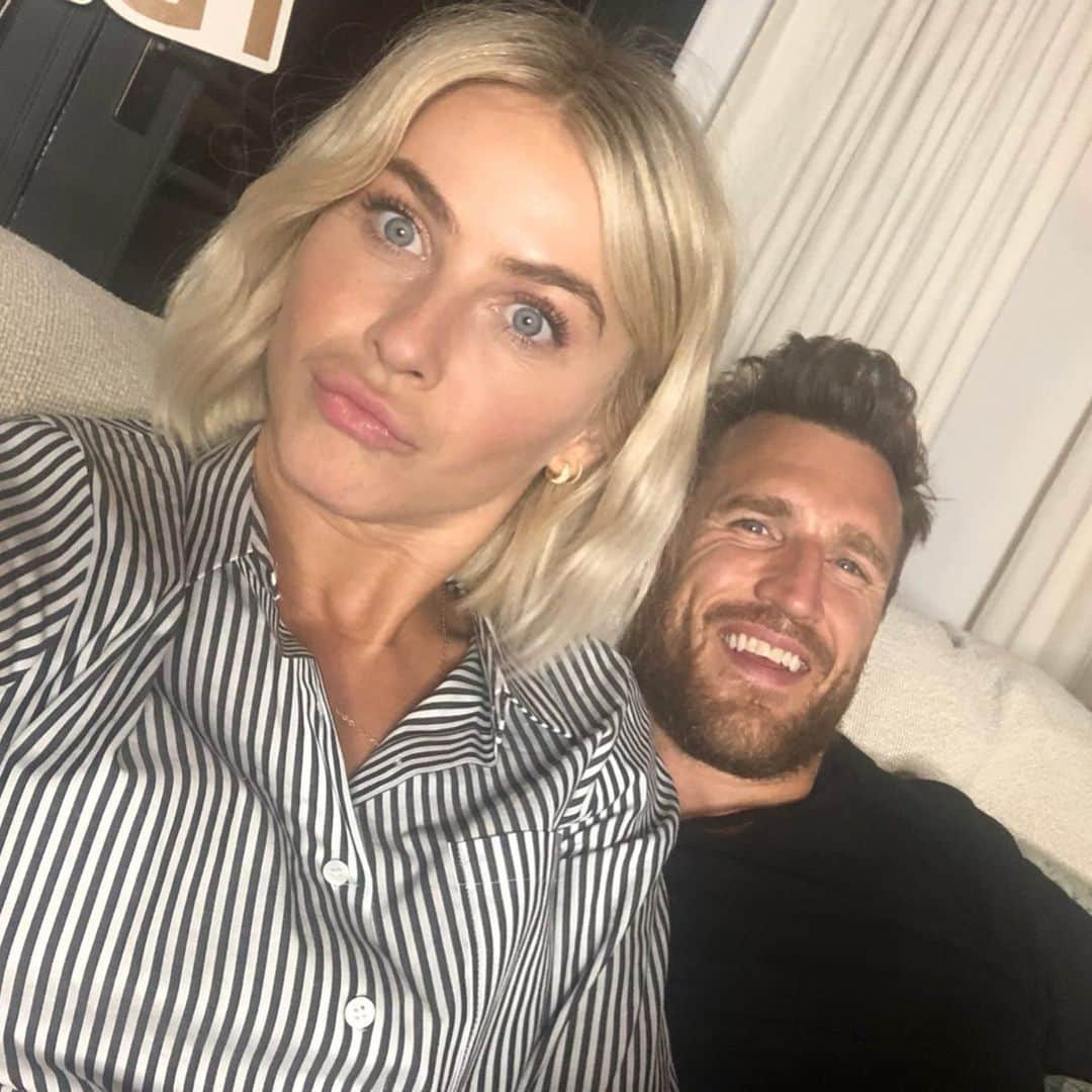 ジュリアン・ハフさんのインスタグラム写真 - (ジュリアン・ハフInstagram)「I guess @brookslaich didn’t get the silly face memo. 😘😛 We’re ready for some @agt tonight!」6月12日 7時42分 - juleshough