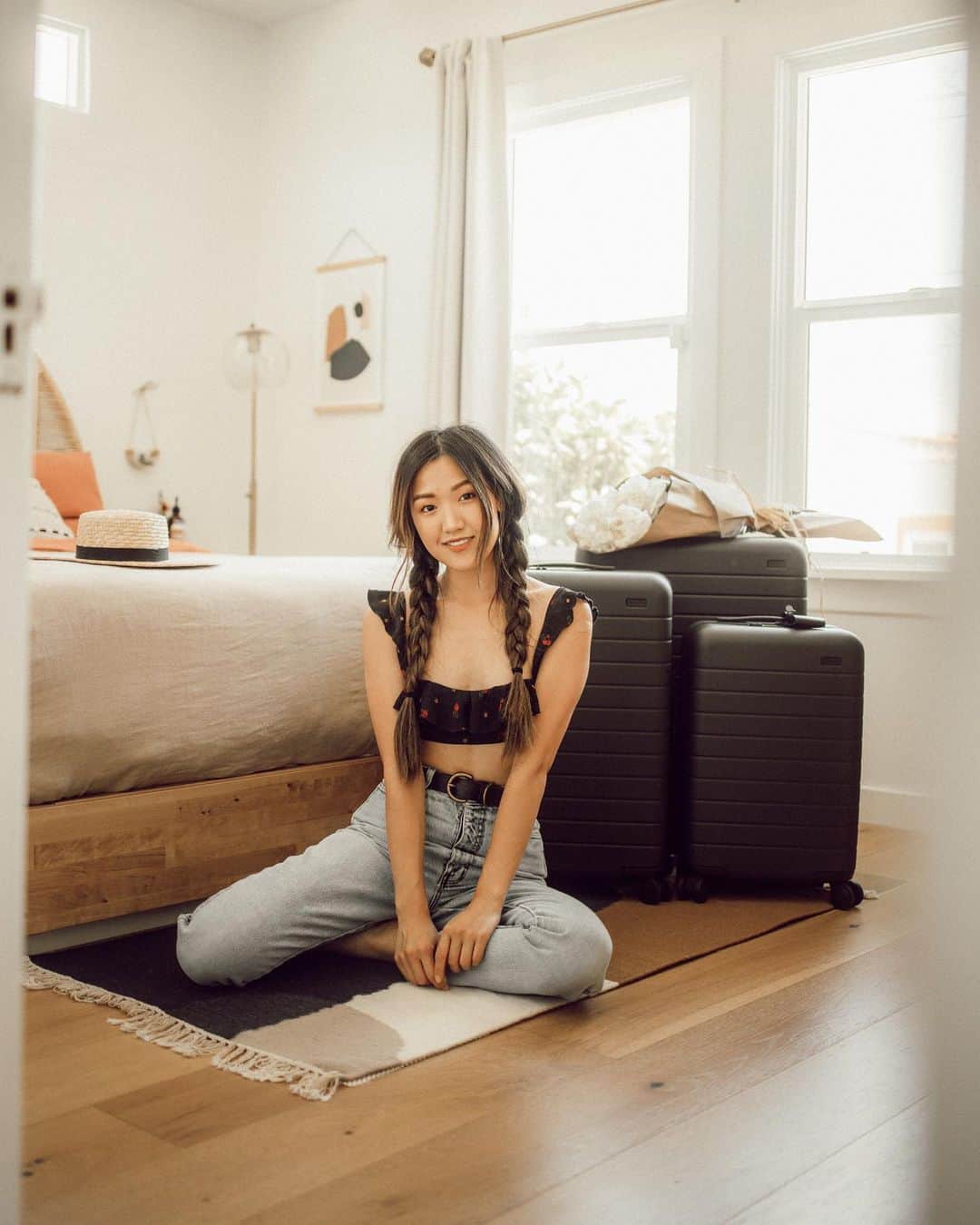 W E Y L I Eのインスタグラム：「Ya girl is ready to travel! 🧳 I have a big Asia trip coming up in a few months so I had to get new suitcases! I’ve heard so many good things about @away and now I see why! So sleek & minimal, while being lightweight and sturdy. I also love the colors they come in and got the green for myself 💚 I especially love that the medium & large sizes comes with a removable laundry bag to keep my dirty & clean clothes separate. Can’t wait to travel with these! #travelaway #sponsored」