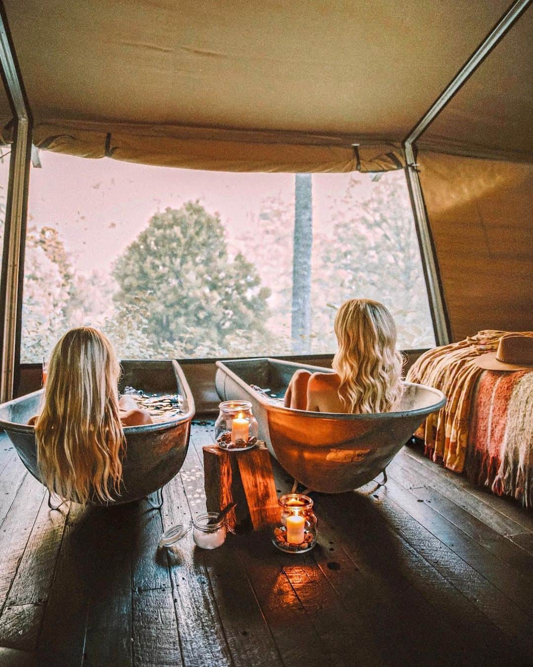 SPELLさんのインスタグラム写真 - (SPELLInstagram)「Waking up here 🌾 our beautiful girls @lisadanielle__ and @elisecook enjoying a bath in the incredible tent at @nightfallcamp ~ a perfect place to reflect on our talk with @theclimatecouncil last night ☁️🏕 📷 @shecriedwolf」6月12日 7時56分 - spell