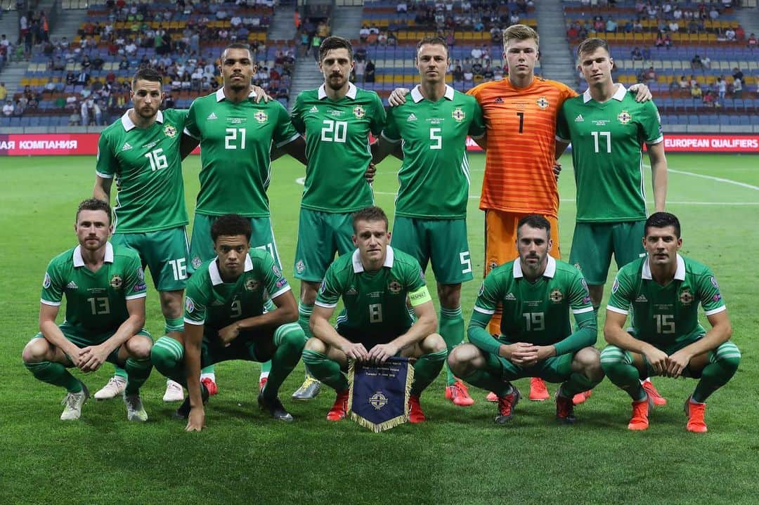 スティーヴン・デイヴィスのインスタグラム：「Two huge wins this week to set us up for the big boys, delighted for @paddymcnair17, travelling fans different class over the two games...thank you #gawa」