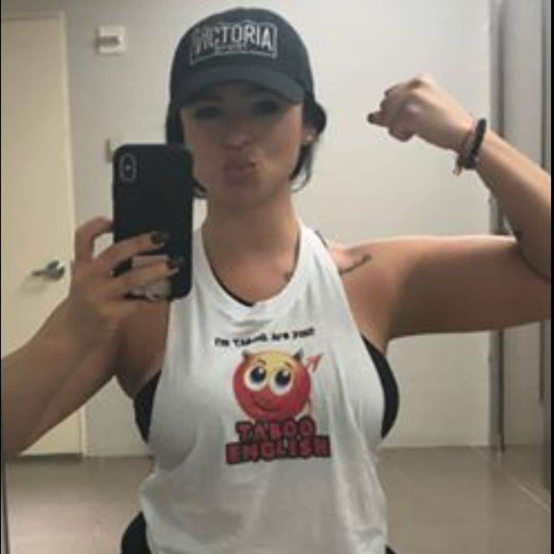 Taboo English®さんのインスタグラム写真 - (Taboo English®Instagram)「@cris_fit_2.0 ❤️is off to sweat at @everybodyfights with her new favorite tank from TABOO ENGLISH. Taboo English wear is scientifically proven to make people lose weight and look great. 😆😆😆😆😆 • • • #crisfitv2 #tabooenglish #tshirt #imtabooareyou #newyorkcity #latina #workoutmotivation #passionate #crisfitv2mealplan #englishlanguage #badwords #badwordsgoodvibes #ingles」6月12日 8時03分 - tabooenglish