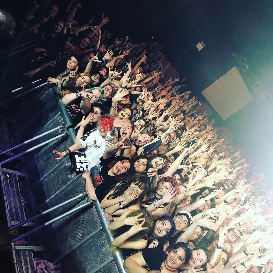 戒さんのインスタグラム写真 - (戒Instagram)「Thank you so much London.🤘🤘 See you.👋 #theGazettE #04 #LONDON #ElectricBallroom #☺️😝」6月12日 8時06分 - gazette_kai_