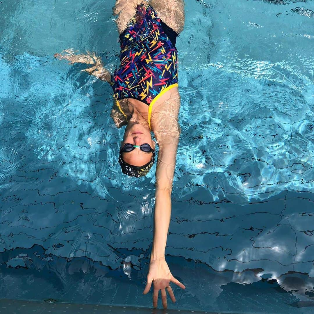 ヴィルジニー・デデューさんのインスタグラム写真 - (ヴィルジニー・デデューInstagram)「💧 COURREZ VITE chez @decathlon 💧 La nouvelle collection est arrivée Nouveau système du haut 2pieces ...! On a travaillé pour vous 😉 Pour les adeptes du Bronzage une ptite ficelle est intégrée afin d’avoir moins de marque pour votre jolie décolté 🤪😊💙 J’ADORE #sportivemaispasque Et maintient mieux la poitrine 😊 @nabaiji @natationartistique #synchronizedswimming #artisticswimming #synchrogirls #natationartisque #natationsynchronisée #athlete #swimmer #swimsuit #enjoy #sun」6月12日 8時29分 - virginie_dedieuoff