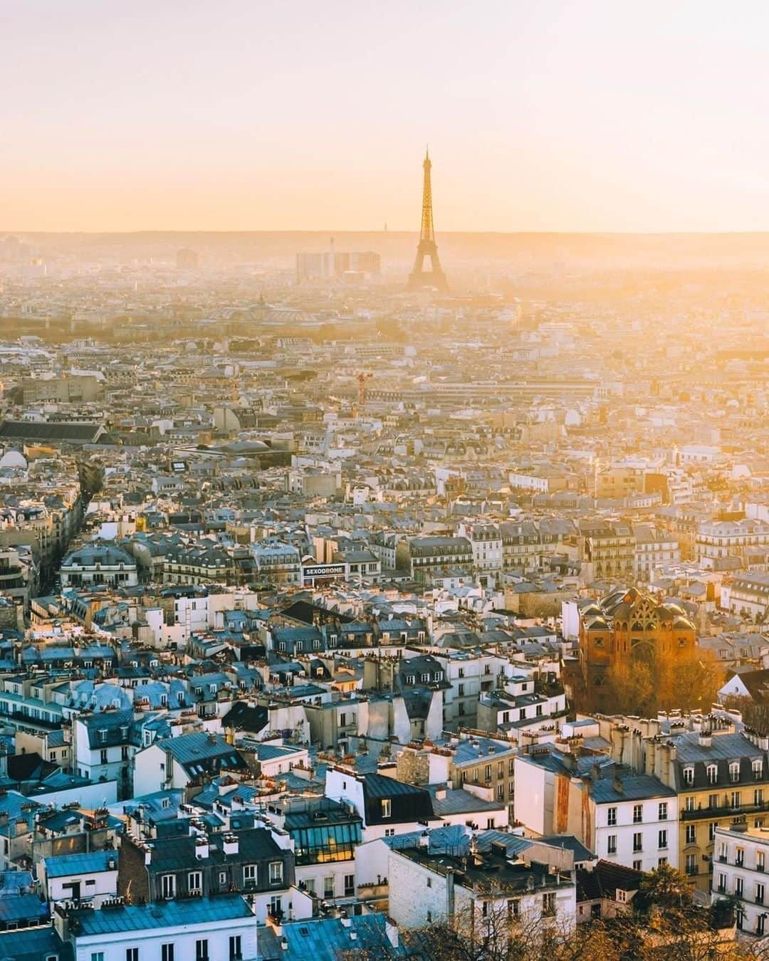 Travel + Leisureさんのインスタグラム写真 - (Travel + LeisureInstagram)「Paris is already known for being a dreamy, romantic city — and a summer-only rooftop champagne bar will further cement that reputation! Read about the pop-up bar with killer views of the Eiffel Tower at our link in bio. #tlpicks courtesy of @mary_quincy」6月12日 8時22分 - travelandleisure