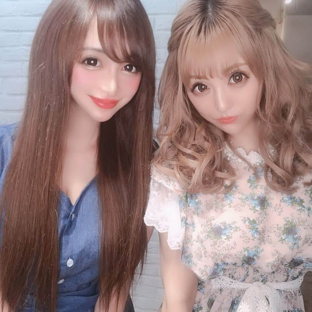 桜井莉菜さんのインスタグラム写真 - (桜井莉菜Instagram)「アンククロス にセットしに行ったら、さき発見💓 早く女子会の予定立てなきゃね💕 今回はナツミさんにセットもらったよ💕 この髪型お気に入り❤️ この日のお洋服は @riina_couture カラコンは @dearqueen.jp だよん✨ 早く梅雨あけてくれーーーい☔️ #hair#make#hairmake#haircolor#ヘアメイク#ヘアアレンジ」6月12日 8時23分 - rina__sakurai