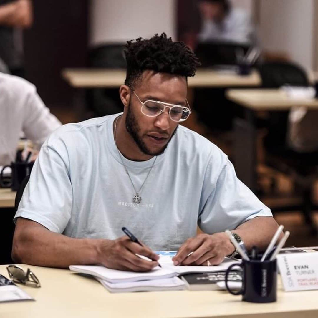 ポートランド・トレイルブレイザーズさんのインスタグラム写真 - (ポートランド・トレイルブレイザーズInstagram)「Our guys working on their craft beyond the court in Milan at the International Business Academy. 📚 @thenbpa」6月12日 8時44分 - trailblazers