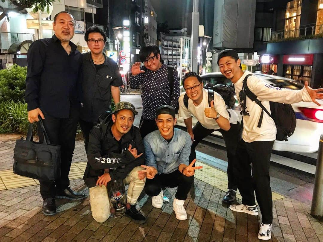 SHiNNOSUKEさんのインスタグラム写真 - (SHiNNOSUKEInstagram)「昨日はsony&吉本時代のROOKiEZチーム飲み会！  色々あったけどファックメジャーみたいな考え方にならなかったのは、この人らのおかげなんだなーと。 あの頃の出会いと経験が未だに繋がってて感謝しかない。  あと久々にUに会った笑  最高楽しかった！ 今日も頑張れちゃう！おはよう！  #rookiezispunkd #sonymusic #defstarrecords #よしもとクリエイティブエージェンシー #roppongi」6月12日 8時39分 - shinnosuke_rookiez