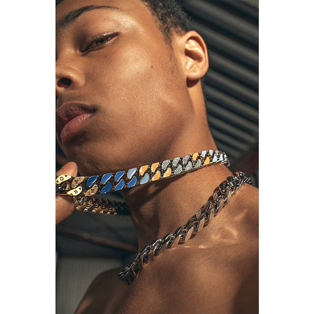 HYPEBEASTさんのインスタグラム写真 - (HYPEBEASTInstagram)「@hypebeaststyle: @louisvuitton gives a closer look at @virgilabloh's upcoming cuban link-inspired jewelry collection featuring ceramic rings, crystal embellishments, and bold hues. Click the link in bio for more details. Photo: @louisvuitton」6月12日 8時39分 - hypebeast