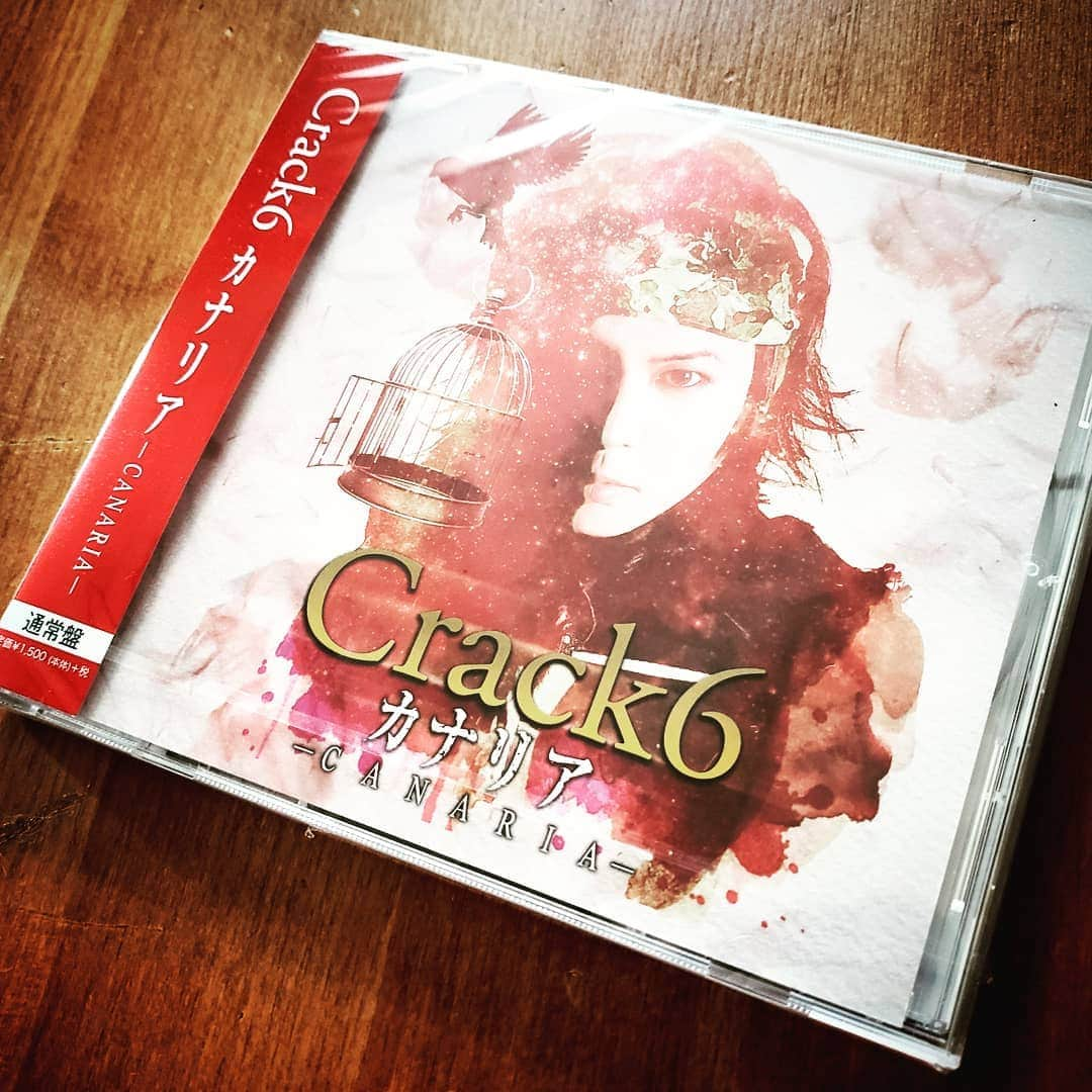 O-JIROさんのインスタグラム写真 - (O-JIROInstagram)「CRACK6 NEW SINGLE カナリア  本人から手渡しでいただきました！  もうすぐできっとおてもとに···。 ツアーもはじまるよ、 お楽しみに！  #crack6 #カナリア」6月12日 8時41分 - peni_ojiro