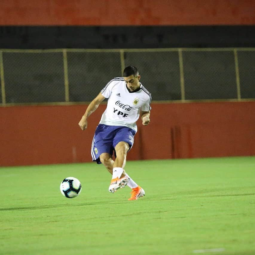 ロヘリオ・フネス・モリさんのインスタグラム写真 - (ロヘリオ・フネス・モリInstagram)「Vamos Argentina!!!🇦🇷⚽️ @afaseleccion @tatografias」6月12日 8時55分 - funesmoriofi