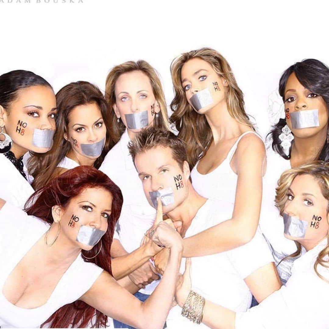 ブルック・バークさんのインスタグラム写真 - (ブルック・バークInstagram)「💛🌈🧡💜🌈💚❤️🌈#noh8 Thank you to these strong & beautiful women & @louisvanamstel 4 standing up against hate. Happy Pride 🏳️‍🌈 Stay safe, be kind, and spread love.  #spreadlove #pride #pridemonth」6月12日 8時58分 - brookeburke