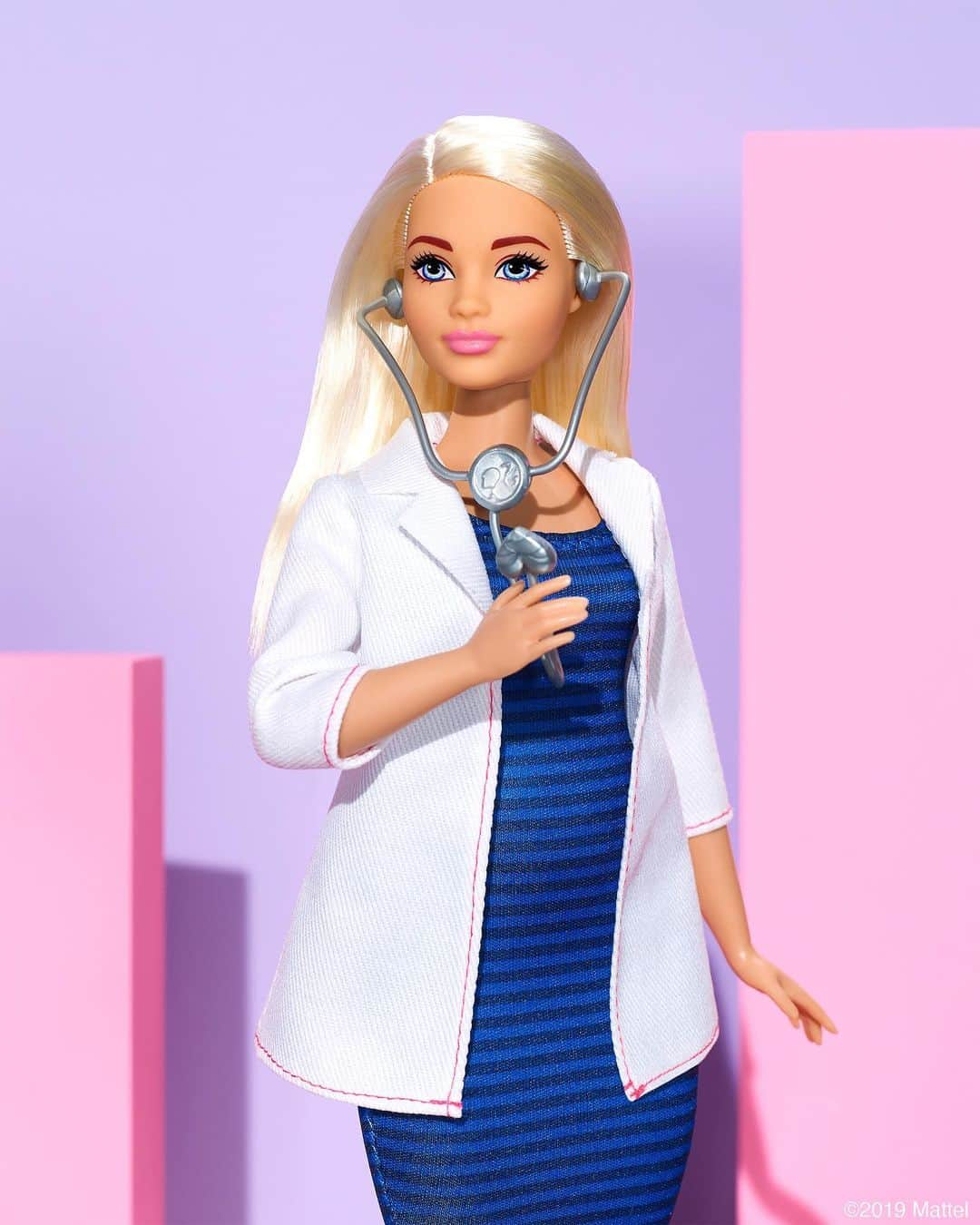 バービーさんのインスタグラム写真 - (バービーInstagram)「The doctor will see you now! 👩‍⚕️ Grab the stethoscope and start curing patients with the #Barbie Doctor Doll.」6月12日 8時59分 - barbie