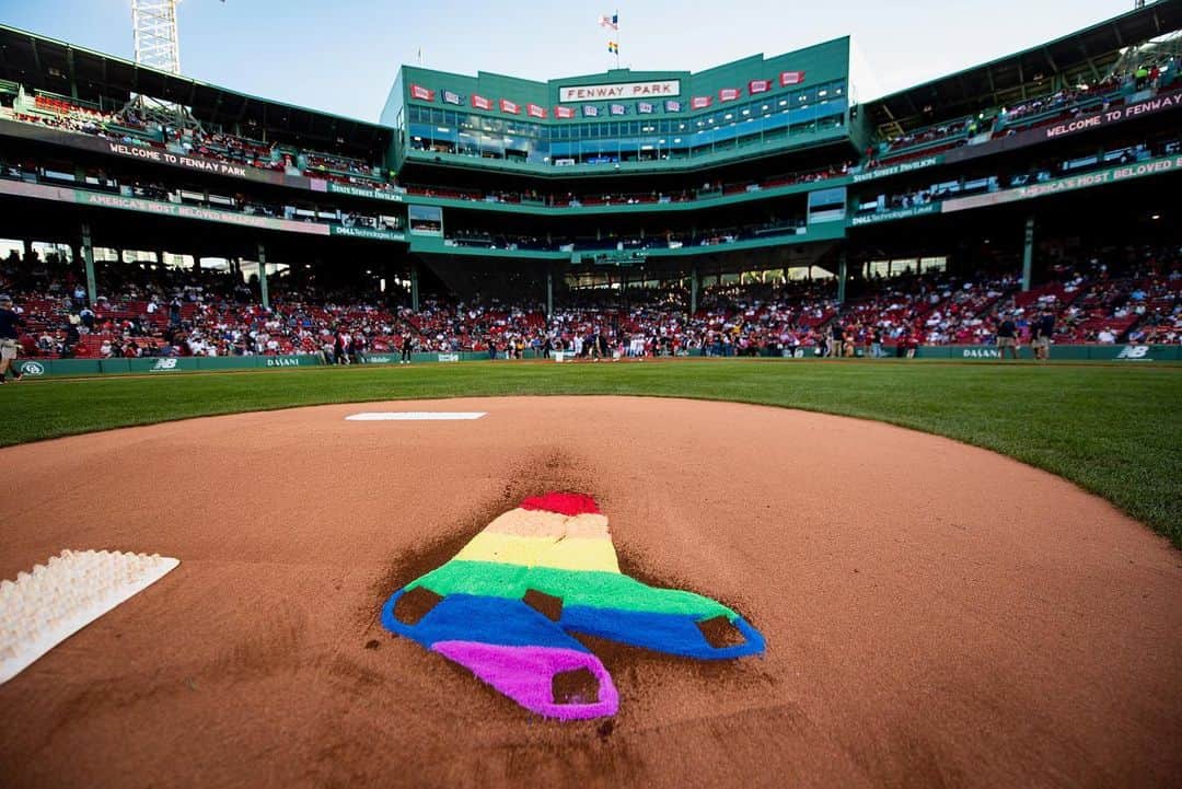 ボストン・レッドソックスさんのインスタグラム写真 - (ボストン・レッドソックスInstagram)「Welcome to Pride Night ‘19! 🏳️‍🌈」6月12日 9時00分 - redsox