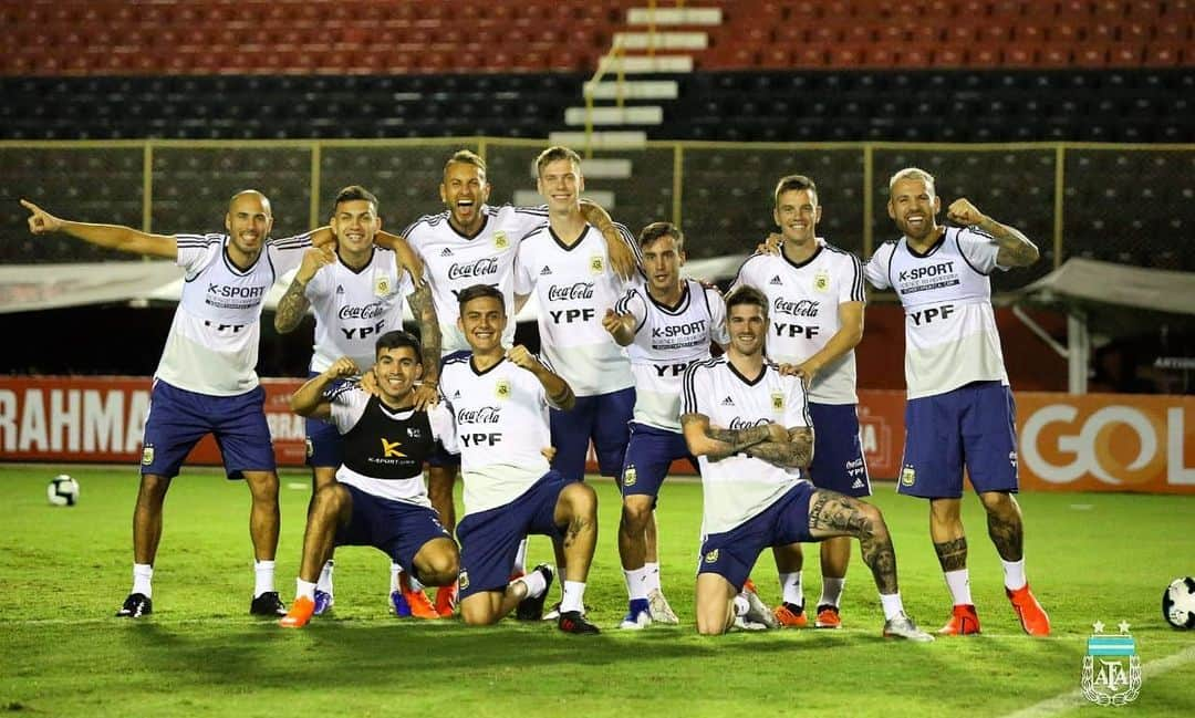 ロベルト・ペレイラさんのインスタグラム写真 - (ロベルト・ペレイラInstagram)「Seguimos 💪🏽💪🏽💪🏽 #vamosargentina🇦🇷 #brasil #copaamerica #entrenamiento #vamoura」6月12日 9時02分 - maxipereyra37