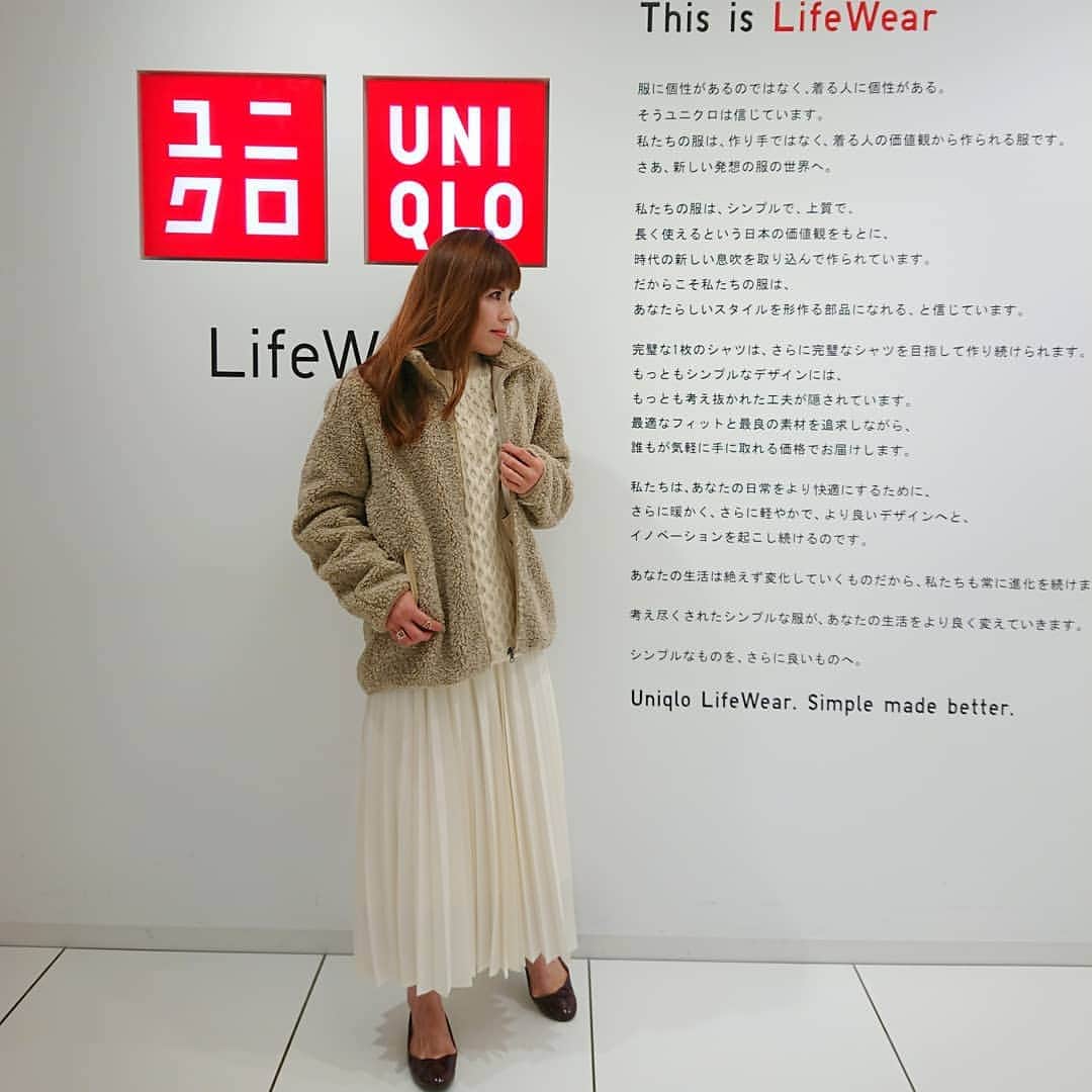 のインスタグラム：「先日お邪魔した  UNIQLO2019FW 展示会のご報告👢🍂 メンズ、レディース共に、正直10枚にまとめきれないオススメのアイテムが沢山ありました  サイズが選べなかったので、少々野暮ったさが否めませんが…… 着用させて頂いたのは メンズのボアアウターにニット、 秋冬のプリーツは地厚になり、カラー展開も✨  UNIQLOは今年でフリース25周年ということで、フリースアイテムもまたかわいく登場します！  個人的にはボアアウターシリーズは メンズ、レディース、ショート丈、ロングどれもすごくかわいかったです  ハイブランドのものにひけをとらないデザインなのに、プライスがとってもうれしい！  ハナ・タジマさんのサテンのアイテムもとってもステキでした✨  チェックアイテムやセットアップシリーズ、ニットワンピース………この秋冬も本当に楽しみです👢👖🌰✨ #instafashion #fashion #code #ファッション #コーデ #uniqlo#uniqloginza2019fw #uniqlo2019fw#ユニクロ #展示会#メンズボアアウター#メンズニット##ユニクロコーデ #mineby3m #locari #リミア」