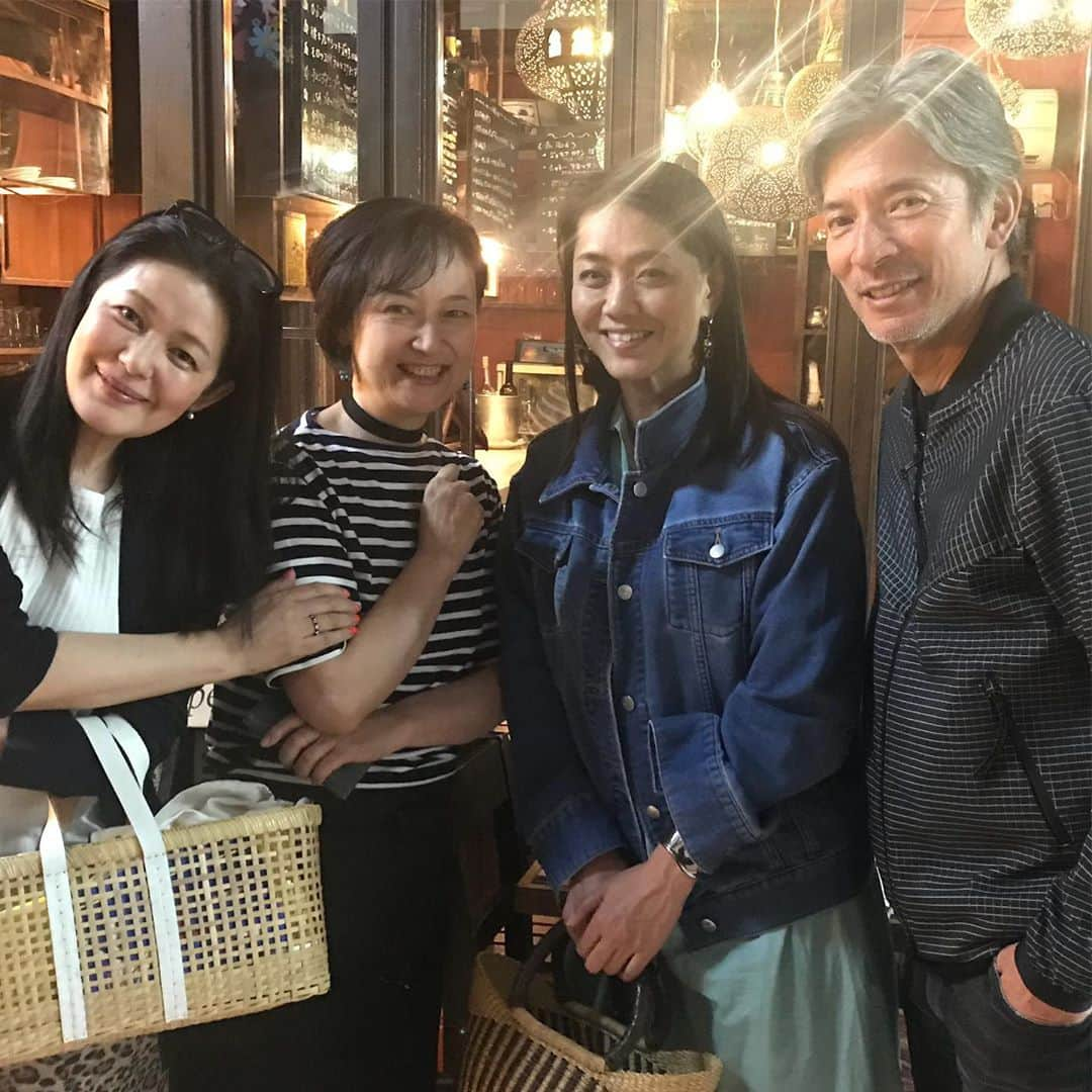 前田典子さんのインスタグラム写真 - (前田典子Instagram)「#モロッコ料理🇲🇦 #ダールロワゾー  #タジン #クスクス #白桃の生ハム巻き 👍😆 #ラムとパクチーのモロッコ風水餃子 #モロッコタイルとランプ  #モザイク柄のお皿やら #可愛いお店💕  かほりちゃんの旦那様がシェフ👨‍🍳 ダールロワゾーのマダム @kaori_fujii  #藤井かほり ちゃん @iwaiyoshie よしえちゃん と @hibinoya と  美味しかった😆 おしゃべりが止まらない😁 昔話に花が咲く🌼 マダムおススメのワインが🍷👍 #マエノリグルメ」6月12日 9時13分 - maenorichang