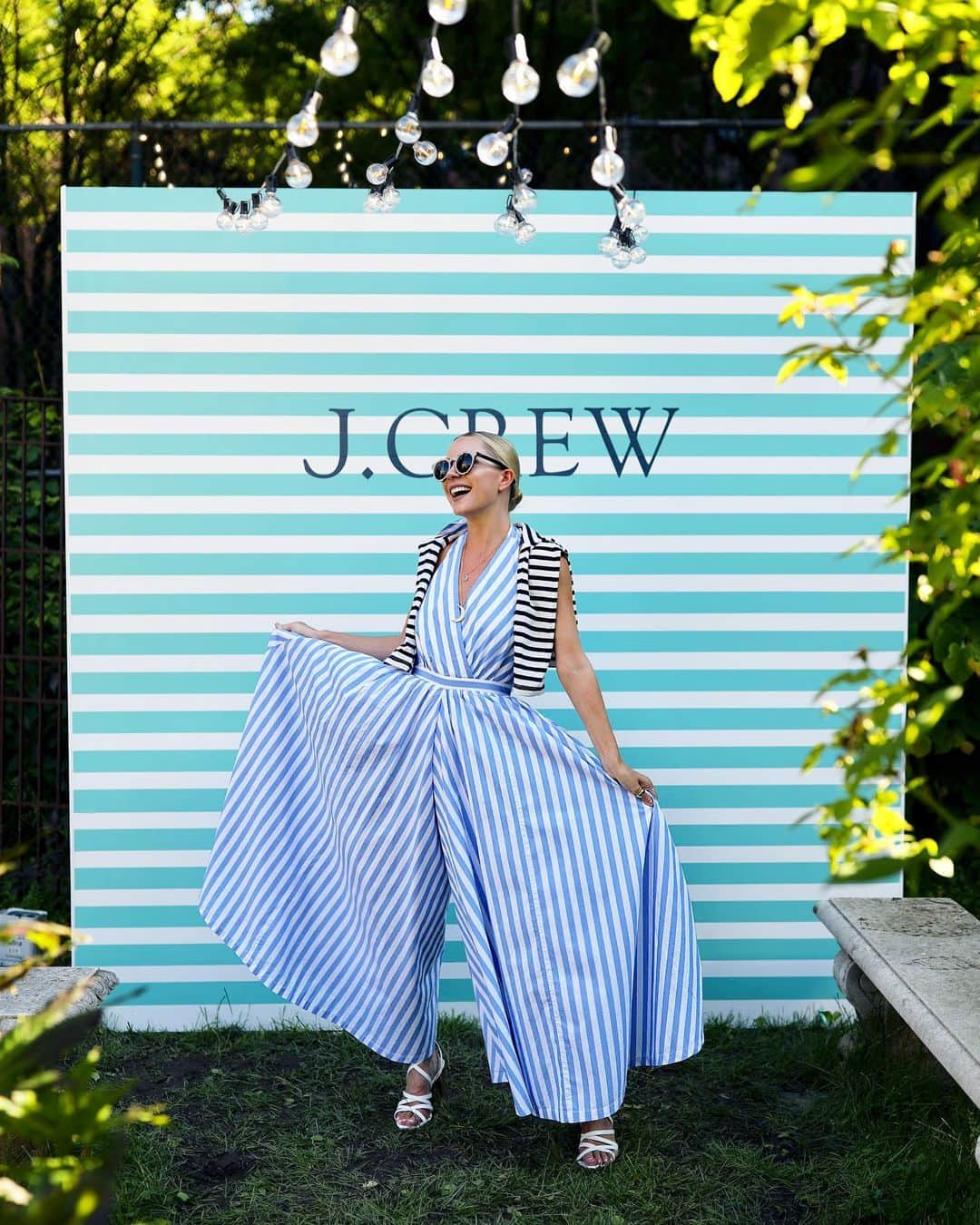 ブレア・イーディーさんのインスタグラム写真 - (ブレア・イーディーInstagram)「<did someone say stripes!? Kicking off summer aka the season of stripes with @jcrew // mark your calendars June 21st is #nationalstripesday ☀️> #ad」6月12日 9時27分 - blaireadiebee