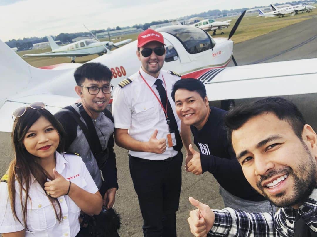 Raffi Ahmadさんのインスタグラム写真 - (Raffi AhmadInstagram)「Amazing !!!! have agreat experience flight with Sydney Flying Academy 🇦🇺 !!!!! Thanks Guys !!!! Soon di Vlog !!!!」6月12日 9時20分 - raffinagita1717