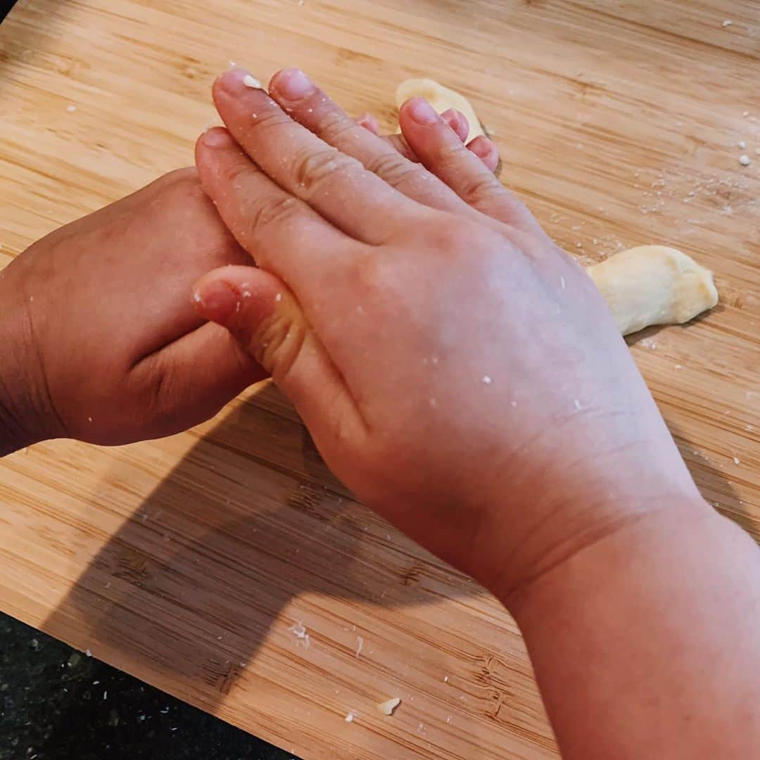 水嶋ヒロさんのインスタグラム写真 - (水嶋ヒロInstagram)「うちゅうねこぱん #娘 #daughter #breadmaking #パンづくり #blog」6月12日 9時38分 - hiro_mizushima_official