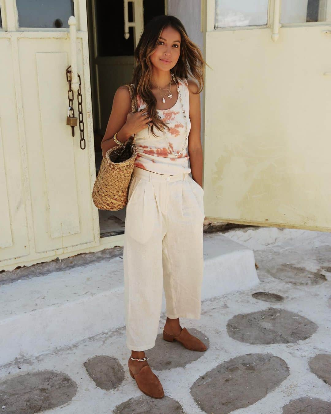 ジュリー・サリニャーナさんのインスタグラム写真 - (ジュリー・サリニャーナInstagram)「Summery tie-dye ☀️💛」6月12日 9時42分 - sincerelyjules