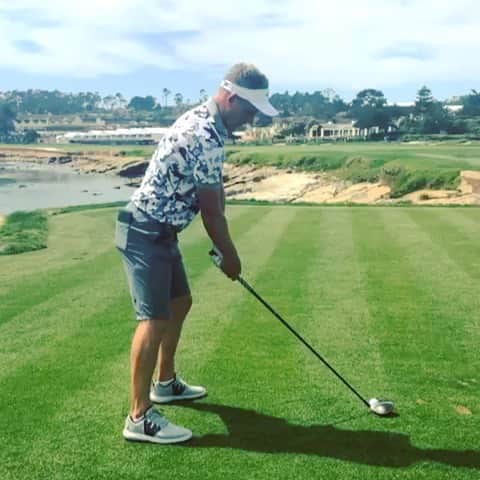 ルーク・ドナルドのインスタグラム：「Pebble on a warm sunny day - tough to beat! #usopengolf #18」