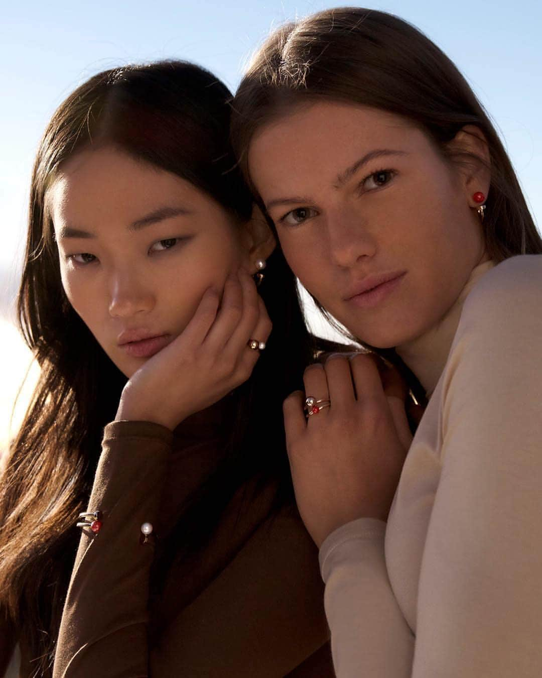 Calvin Kleinさんのインスタグラム写真 - (Calvin KleinInstagram)「Connected in #CALVINKLEIN — catch the latest from the Spring Summer 2019 CALVIN KLEIN WATCHES + JEWELRY collection, featuring our Bubbly earrings, open bangle, and ring. ⠀⠀⠀⠀⠀⠀⠀⠀ Share yours. #MYCALVINS ⠀⠀⠀⠀⠀⠀⠀⠀ Shop now 🔝」6月12日 10時00分 - calvinklein