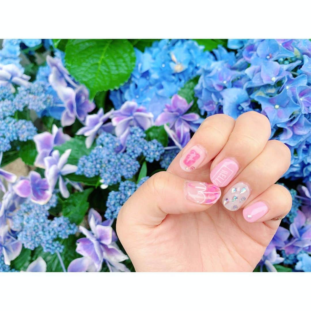 河西里音さんのインスタグラム写真 - (河西里音Instagram)「梅雨に負けるな！ ラブリー傘ネイル💕💅✨ ♡ “ 梅雨を少しでも 楽しく過ごせるように♪ ” と願いを込めて🙌💕 ♡ こんな可愛い傘があったら さしてみたいなぁ☂️⸜❤︎⸝‬ #nail #cute #梅雨ネイル #傘ネイル #umbrella #girly #pink #kirakira  #dot #雫」6月12日 10時10分 - rion_kasai