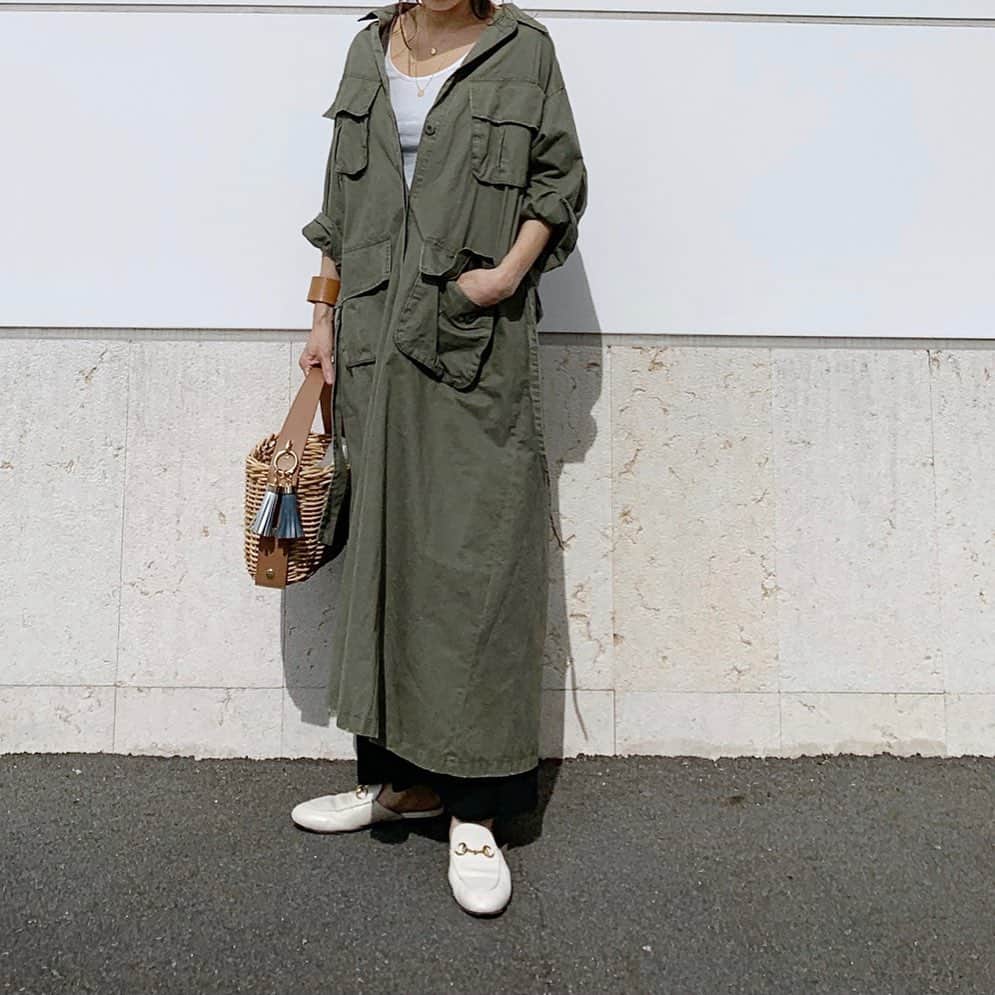 斎藤寛子さんのインスタグラム写真 - (斎藤寛子Instagram)「昔々、その昔。 10代20代と色んなテイストの服装をしていて、今はそれが全部MIXされてるんだけども、 昨日はその昔を久しぶりに思い出したコーデでした😄✨. . ブログにそんなこと書いてます。 . ロングカーキジャケット新鮮🧥✨ブログ更新しました😊⤴️. . outer #labalance @la_balance_online.s  tanktop #gap @gap_jp  skirt #anieca @anieca_official  cap #fourthirty @fourthirty_official  bag #amongout @amongout  shoes #gucci @gucci . . . #coordinate #outfit#ootd#ママファッション#ママコーデ#カジュアル#大人カジュアル#アニーカ#anieca#ラバロンス」6月12日 10時11分 - hiroko4life