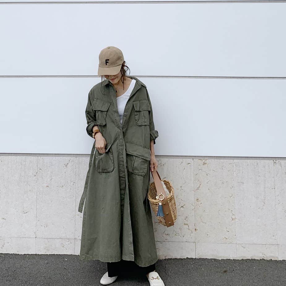 斎藤寛子さんのインスタグラム写真 - (斎藤寛子Instagram)「昔々、その昔。 10代20代と色んなテイストの服装をしていて、今はそれが全部MIXされてるんだけども、 昨日はその昔を久しぶりに思い出したコーデでした😄✨. . ブログにそんなこと書いてます。 . ロングカーキジャケット新鮮🧥✨ブログ更新しました😊⤴️. . outer #labalance @la_balance_online.s  tanktop #gap @gap_jp  skirt #anieca @anieca_official  cap #fourthirty @fourthirty_official  bag #amongout @amongout  shoes #gucci @gucci . . . #coordinate #outfit#ootd#ママファッション#ママコーデ#カジュアル#大人カジュアル#アニーカ#anieca#ラバロンス」6月12日 10時11分 - hiroko4life