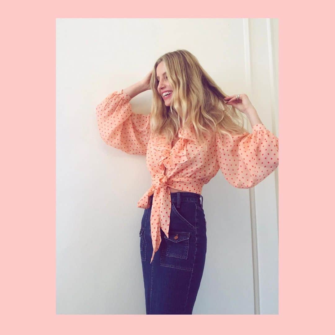 アナベル・ウォーリスのインスタグラム：「Thank you @hollywoodreporter for having me talk all things “The Loudest Voice” @showtime @sholtdseries  @madewell @alicetemperley  Hair : @jennychohair make up: @kayleenmcadams K.M.G.M.T thank you beautiful ones xx」
