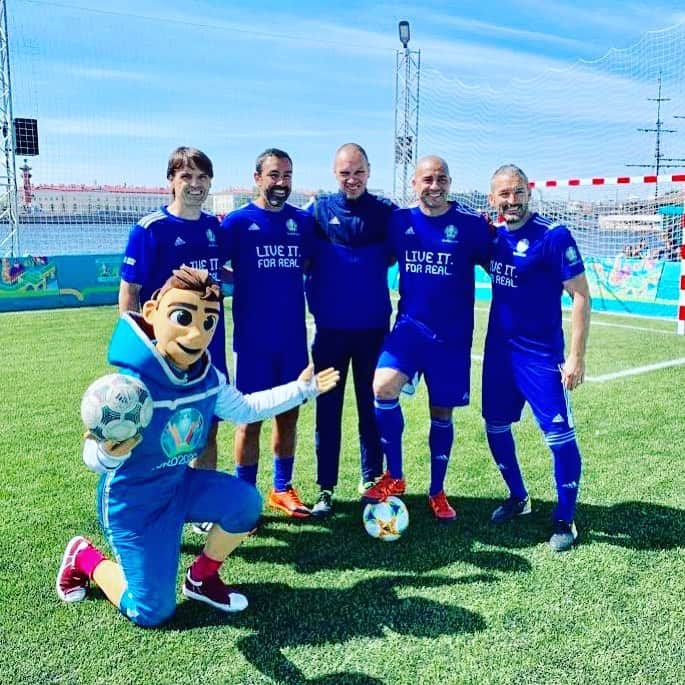 ロベール・ピレスさんのインスタグラム写真 - (ロベール・ピレスInstagram)「Enjoyed being in 🇷🇺St Petersburg to celebrate one year to go until @euro2020 🏆⚽️👌see you there! #euro2020  #uefa #russia #saintpetersburg」6月12日 21時00分 - robert_pires07