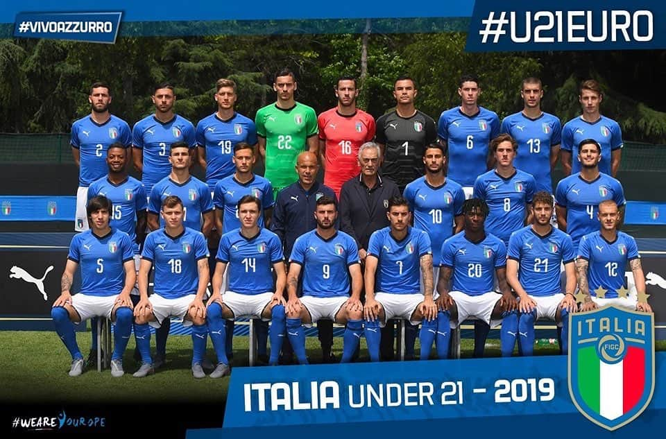 サッカーイタリア代表さんのインスタグラム写真 - (サッカーイタリア代表Instagram)「#U21Euro 🇪🇺 📷 La foto ufficiale degli #Azzurrini 🇮🇹 che prenderanno parte al campionato #Europeo 🏆#Under21, in programma in #Italia e #SanMarino dal 16 al 30 giugno.  #WeAreYourope #VivoAzzurro」6月12日 21時03分 - azzurri