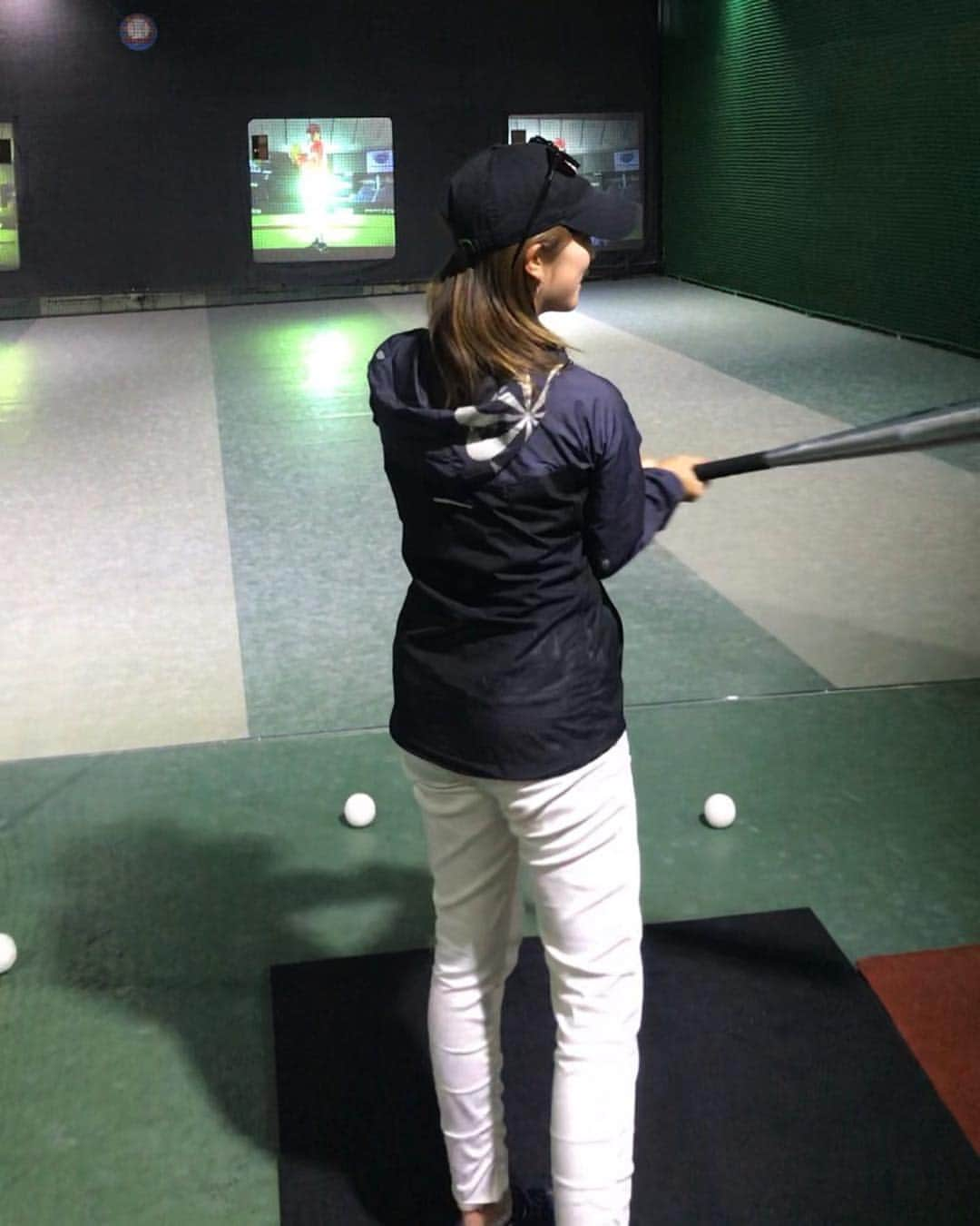 青木茉里奈さんのインスタグラム写真 - (青木茉里奈Instagram)「fitting&practice⛳️🏌️‍♀️→ batting⚾️ 日焼けで明るくなってしまった髪色の方が気になる🤣 そろそろcolor行かないと🥺💦 #golf #fitting #practice  #baseball #batting」6月12日 19時42分 - marinaaoki28