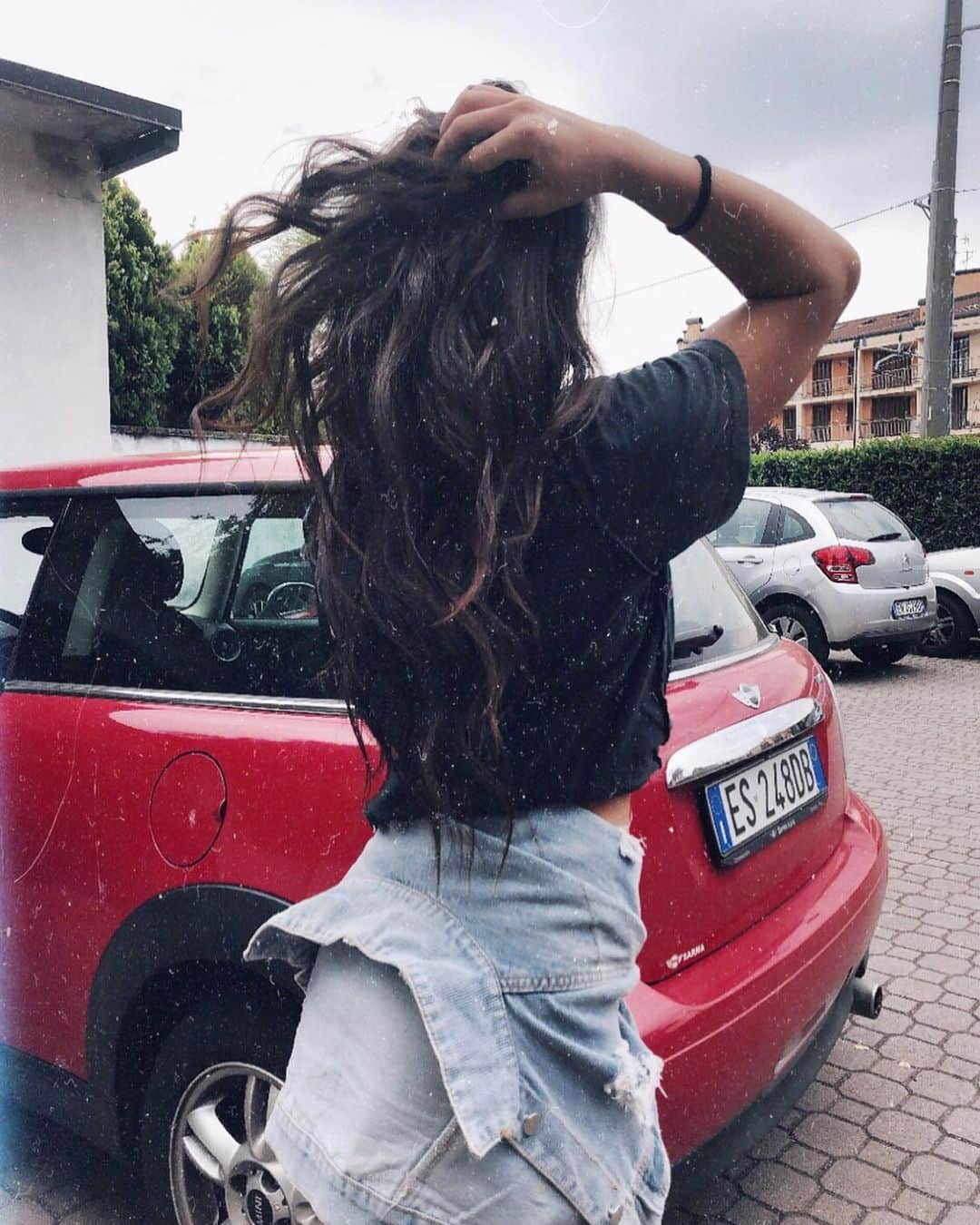 イナス・マリアーニのインスタグラム：「cuore nero si abbina ai tuoi capelli  #hair #blackhumor」