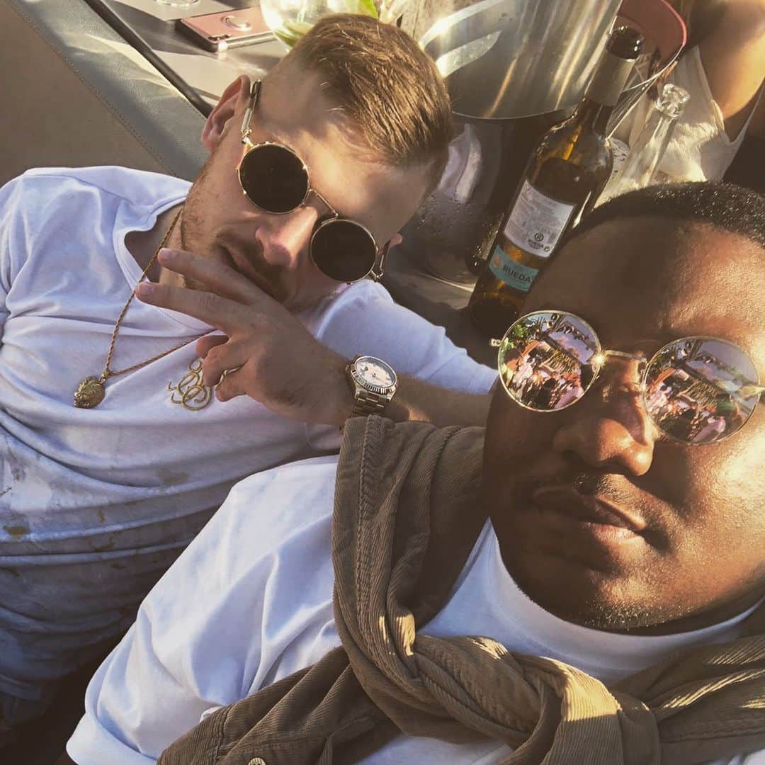 のインスタグラム：「Vacation & friends!🔥☀️ @martinluther_27」