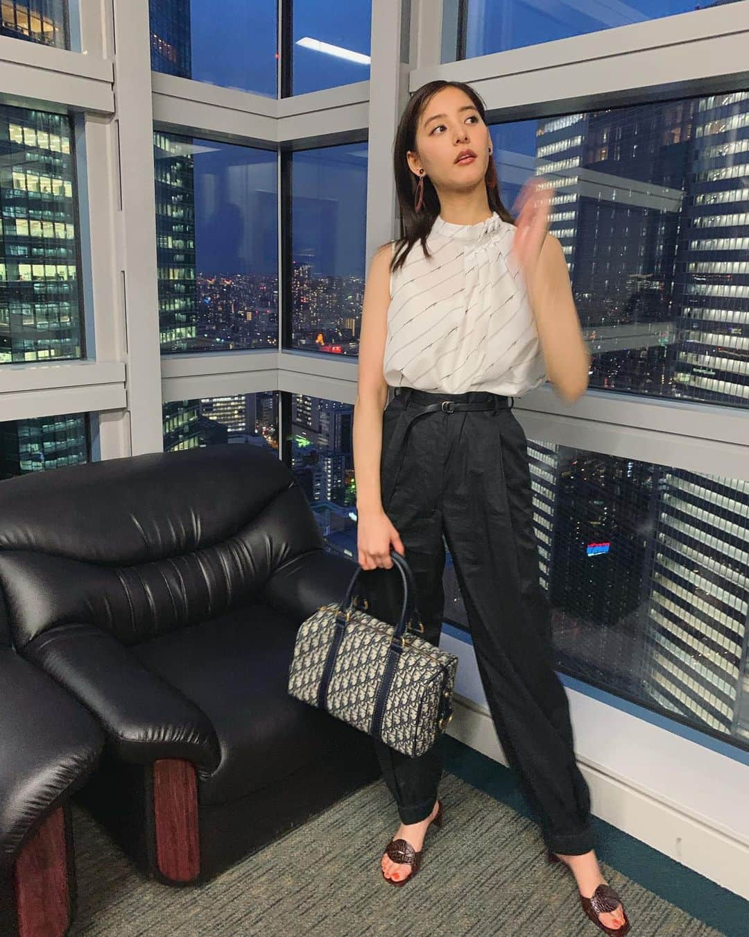 新木優子さんのインスタグラム写真 - (新木優子Instagram)「私服 tops : @amerivintage  bottom : @driesvannoten  shoes : @zara  bag & belt : @dior  erring : @sly_official」6月12日 20時12分 - yuuuuukko_