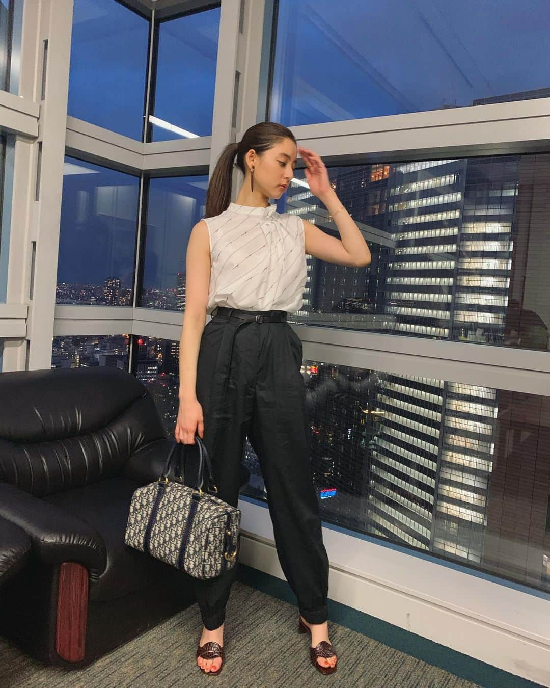 新木優子さんのインスタグラム写真 - (新木優子Instagram)「私服 tops : @amerivintage  bottom : @driesvannoten  shoes : @zara  bag & belt : @dior  erring : @sly_official」6月12日 20時12分 - yuuuuukko_