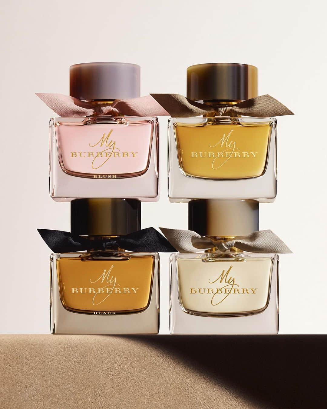 Burberryさんのインスタグラム写真 - (BurberryInstagram)「#MyBurberry fragrance family . A collection of four contemporary scents, inspired by an English garden in the heart of the city. From delicate and crisp My Burberry Blush to intense and alluring my Burberry Black . Shop the fragrances now . @BurberryBeauty #BurberryBeauty」6月12日 20時23分 - burberry