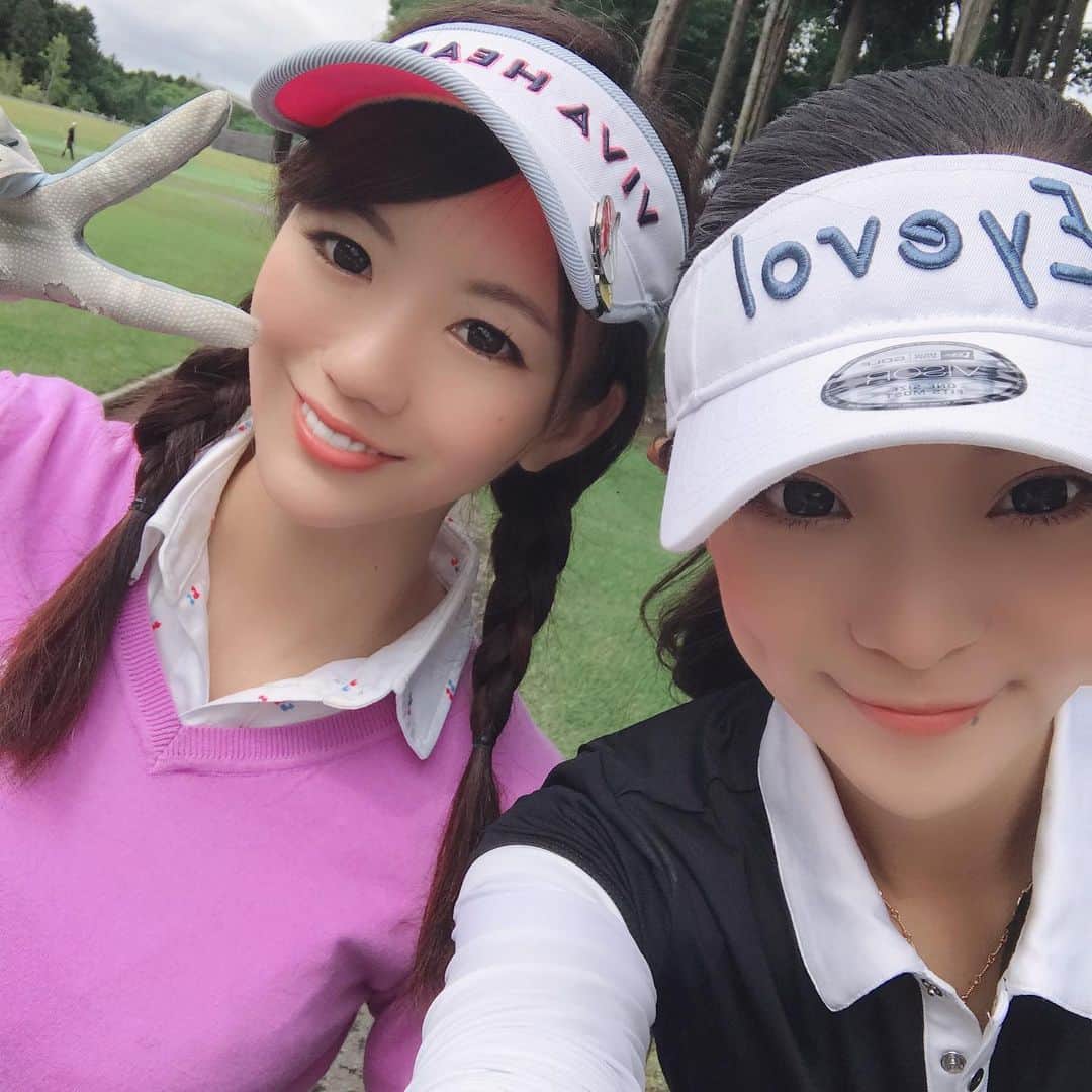 にゃんさんゴルフさんのインスタグラム写真 - (にゃんさんゴルフInstagram)「. . 雨降らず良かったー✨☔️ 今日はおさげヘア〜にしてみた🥺 . . 前回よりPARが増えた🥺🏌️‍♀️6つ！ . バーディーチャンス 3.4回あったのになー😂 バーディーとれなくて今日は特に悔しいっ！！！笑 . . 3番ウッド持ってないから 欲しいな！！←今さらw . . #ゴルフ#ゴルフ女子#チャンピオン#東京クラシック#千葉 #100切り#おさげ#おさげアレンジ #スパムおにぎり#バーディー取れない#golfgirl #ladiesgolf #bbq#golfhotties #golfbabes #golflife #golfstagram #japanesegirl #lovegolf  #golfer #ゴルフ大好き#instagolf #スポーツ女子 #골프 #모델 #한국  #高尔夫球 #golfswing #golfvideo #vg_fashion」6月12日 20時16分 - miiiii0228