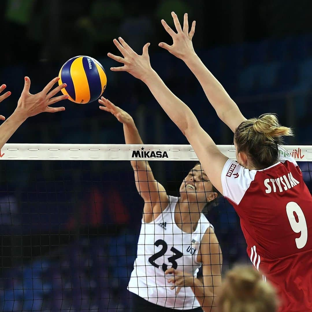 USA Volleyballさんのインスタグラム写真 - (USA VolleyballInstagram)「@usavwnt defeated Poland 3-1 on Wednesday, snapping a 2-match FIVB Volleyball Nations League losing streak. @adrews04 scored a match-high 21 points. @teamusa faces host China on Thursday at 8 a.m. ET. For the recap, click our bio link.」6月12日 20時35分 - usavolleyball