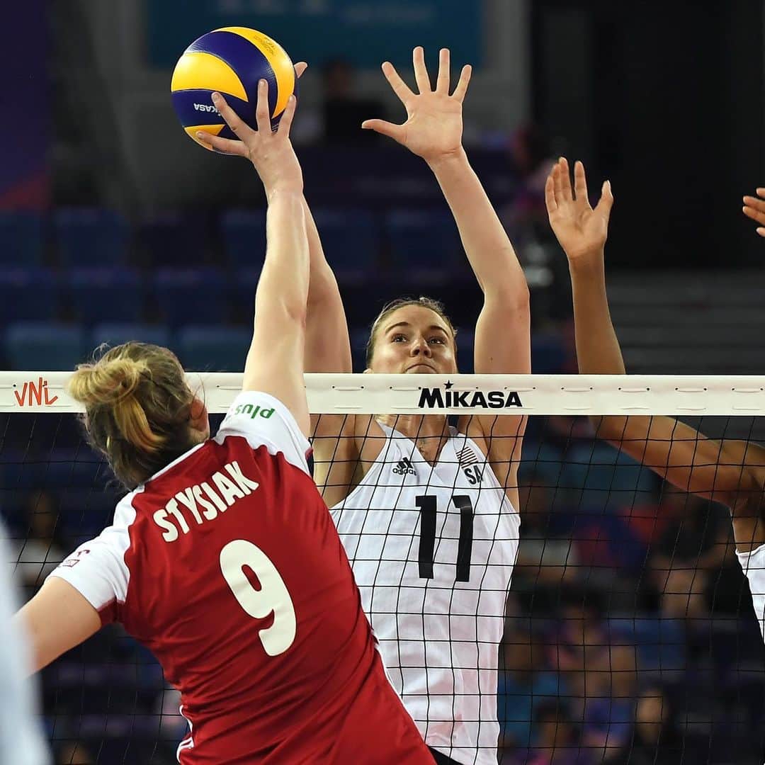 USA Volleyballさんのインスタグラム写真 - (USA VolleyballInstagram)「@usavwnt defeated Poland 3-1 on Wednesday, snapping a 2-match FIVB Volleyball Nations League losing streak. @adrews04 scored a match-high 21 points. @teamusa faces host China on Thursday at 8 a.m. ET. For the recap, click our bio link.」6月12日 20時35分 - usavolleyball