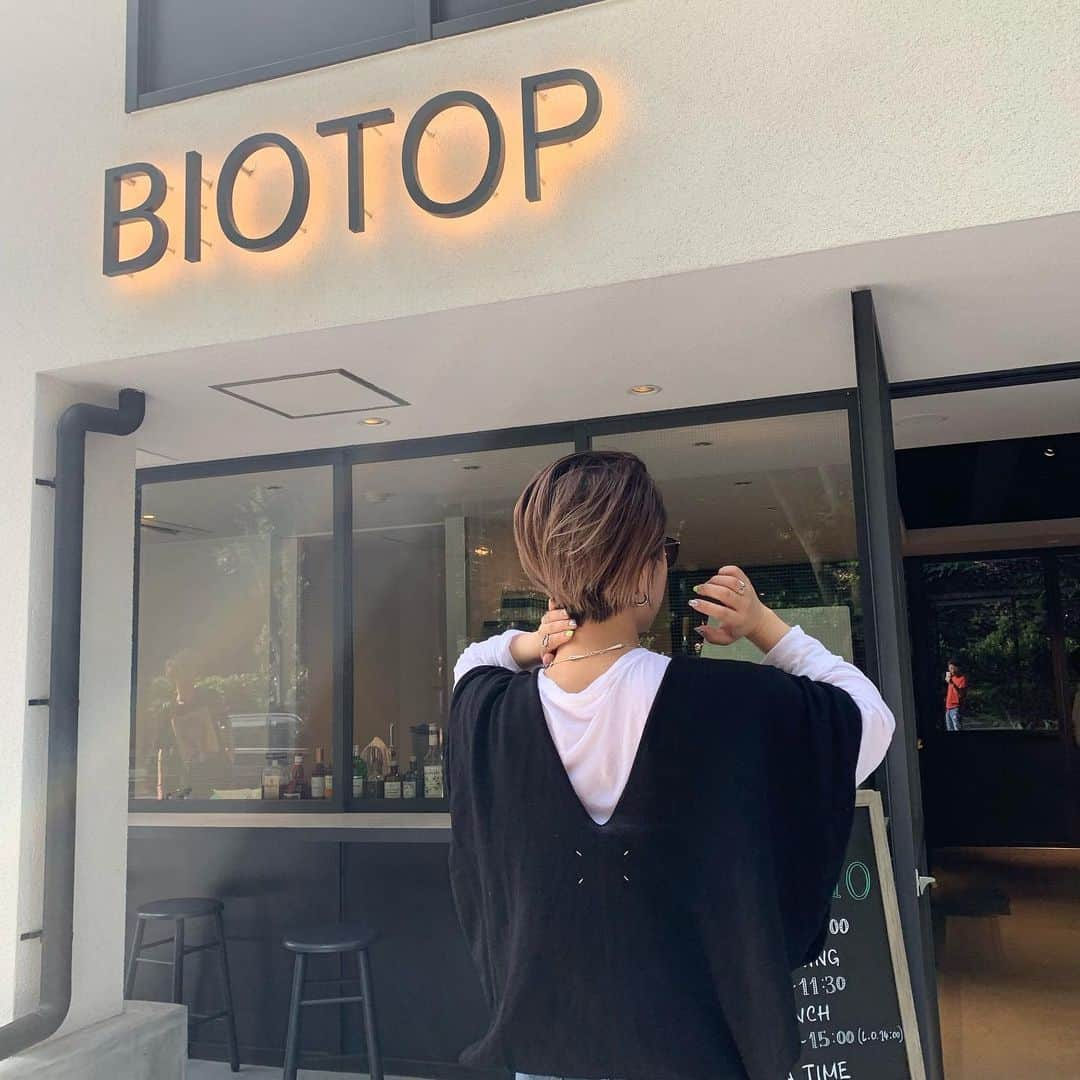 megumi kobayashiさんのインスタグラム写真 - (megumi kobayashiInstagram)「#biotopfukuoka  #biotop #可愛いグリーンとポット買った🌿 #服可愛かった ♡ #あとケーキめちゃくちゃ美味しかった🍰」6月12日 20時37分 - meg_nail