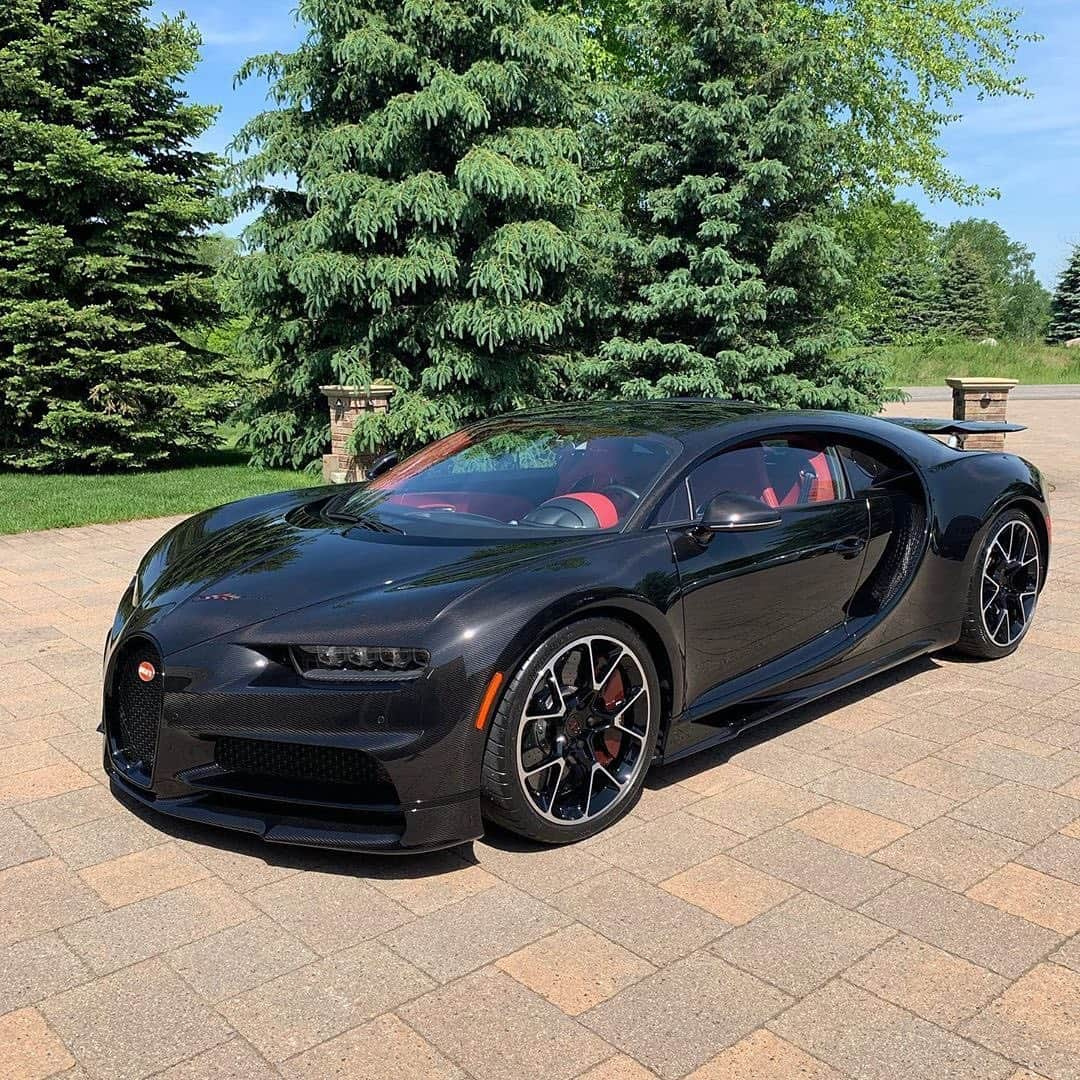 CarsWithoutLimitsさんのインスタグラム写真 - (CarsWithoutLimitsInstagram)「Full Black Carbon #Bugatti #Chiron  Photo @millermotorcars  #carswithoutlimits #toronto」6月12日 20時46分 - carswithoutlimits