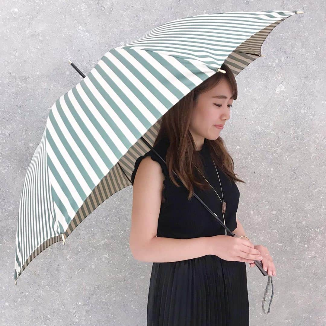 清川芽生さんのインスタグラム写真 - (清川芽生Instagram)「梅雨の時期の必須アイテム☔️✨﻿ 松屋銀座で新しく傘を購入しました♪﻿ ﻿ ﻿ 「GINZAの百傘会」というのを開催していて、インポート傘や、日本の傘職人が手がける1本など、多彩な傘がたくさん揃っているイベントをやっているんです🌟😊﻿ ﻿ ﻿ 百傘会の会場内天井に、傘を150本飾っている装飾もとってもカラフルで綺麗でしたよ☺️❤️﻿ ﻿ ﻿ 私が購入したのは、#RAGTIMEUMBRELLA の傘でカフェをイメージしたデザインのもの☂️☕️﻿ ﻿ ﻿ ブランドのRAGTIMEは音楽のJAZZの用語で、強い雨や厳しい日差しをRAGTIMEの傘越しにJAZZの音楽のように楽しんでもらいたいというブランドの思いが込められて作られている傘だそうです🎷🥰﻿ ﻿ ﻿ 傘とかの小物が素敵な人ってなんかいいなって思います!﻿ 傘もファッションの一部として楽しみたいですよね✨😆﻿ ﻿ ﻿ 他にも色々な傘があったので、ぜひお立ち寄りしてみてください🙌❤️﻿ ﻿ ﻿ ❤︎GINZAの百傘会❤︎﻿ 🕐2019年6月5日～27日﻿ 📍1階スペース・オブ・ギンザの会場内﻿ ﻿ ﻿ #松屋銀座 #GINZA百傘会 #matsuyaginza #RAGTIMEUMBRELLASHOP #ラグタイム #ラグタイムアンブレラ #ラグタイムアンブレラショップ #傘 #レイングッズ #銀座 #銀座好き #ginza #梅雨 #umbrella #スポンサード #☔️ #⛱」6月12日 20時51分 - mei0508_