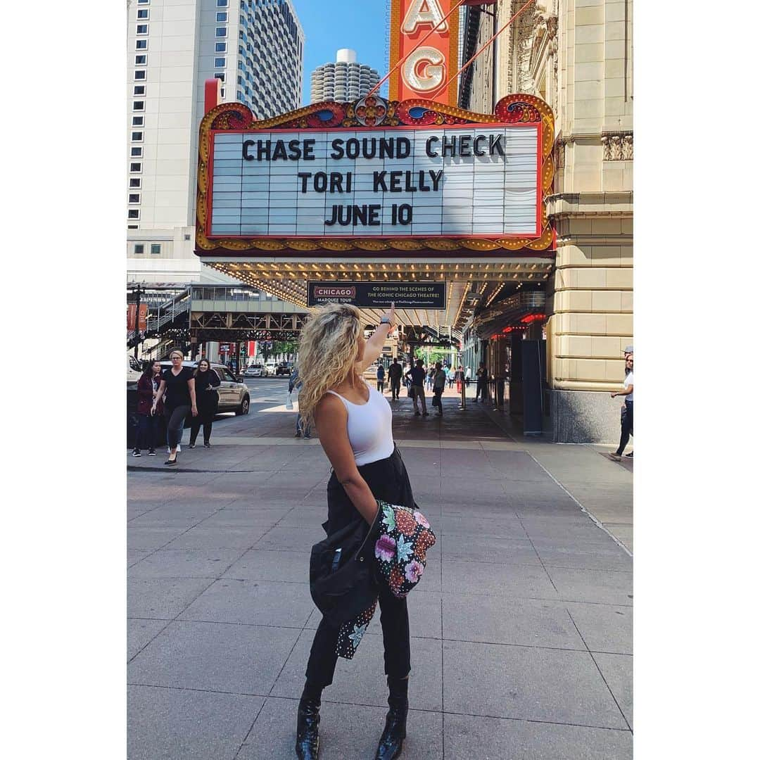 トーライ・ケリーさんのインスタグラム写真 - (トーライ・ケリーInstagram)「i looooove chicago🌹 thank you @chase!! #chasesoundcheck #tk3」6月12日 12時08分 - torikelly