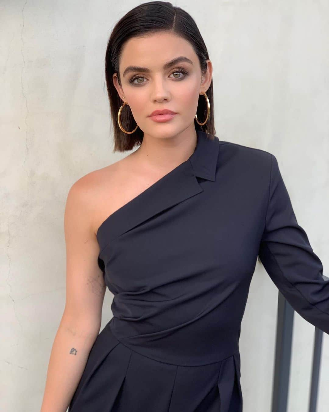 ルーシー・ヘイルさんのインスタグラム写真 - (ルーシー・ヘイルInstagram)「🖤max mara🖤 thank you @instylemagazine @maxmara !」6月12日 12時21分 - lucyhale