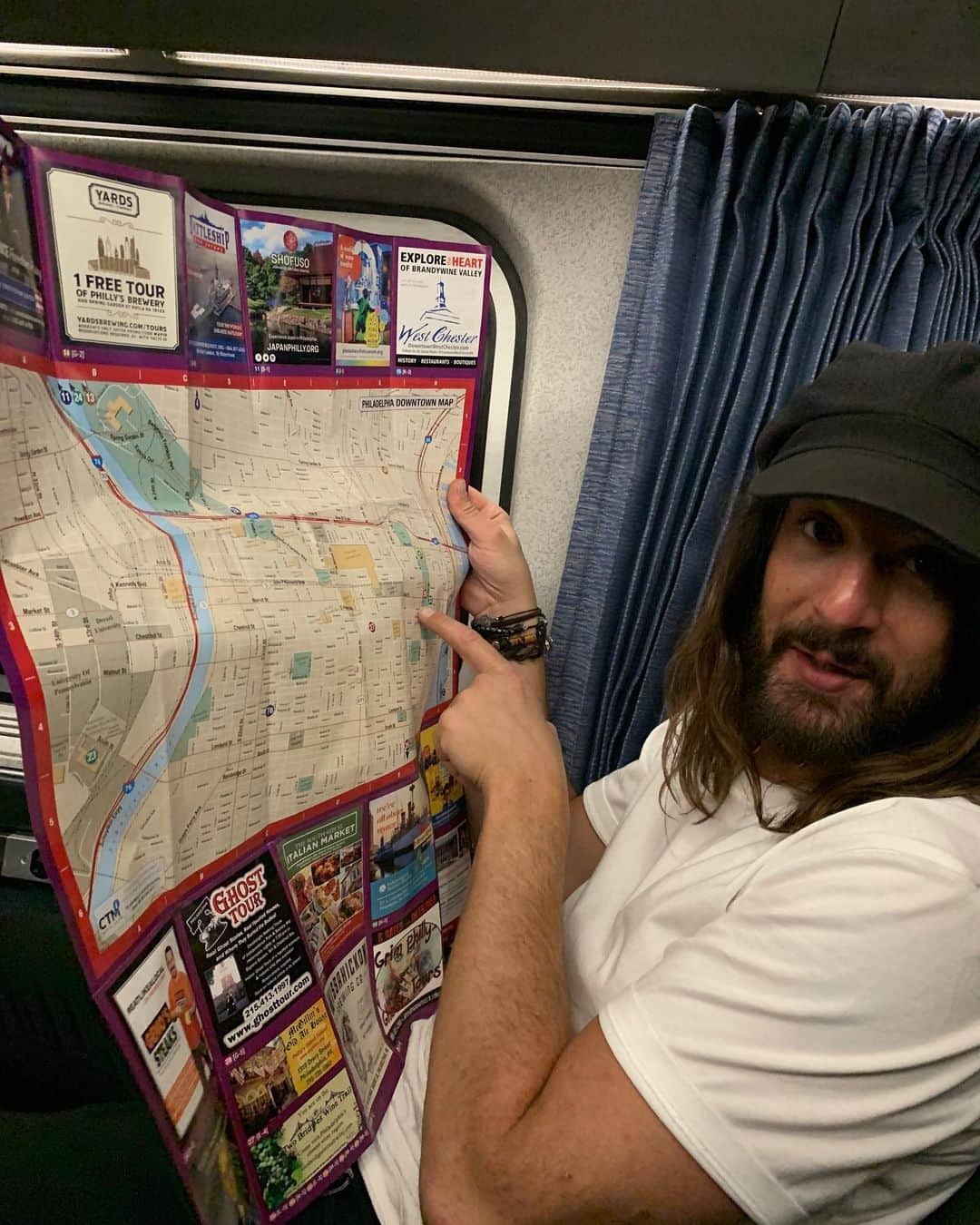 コートニー・バーネットのインスタグラム：「Where r we」