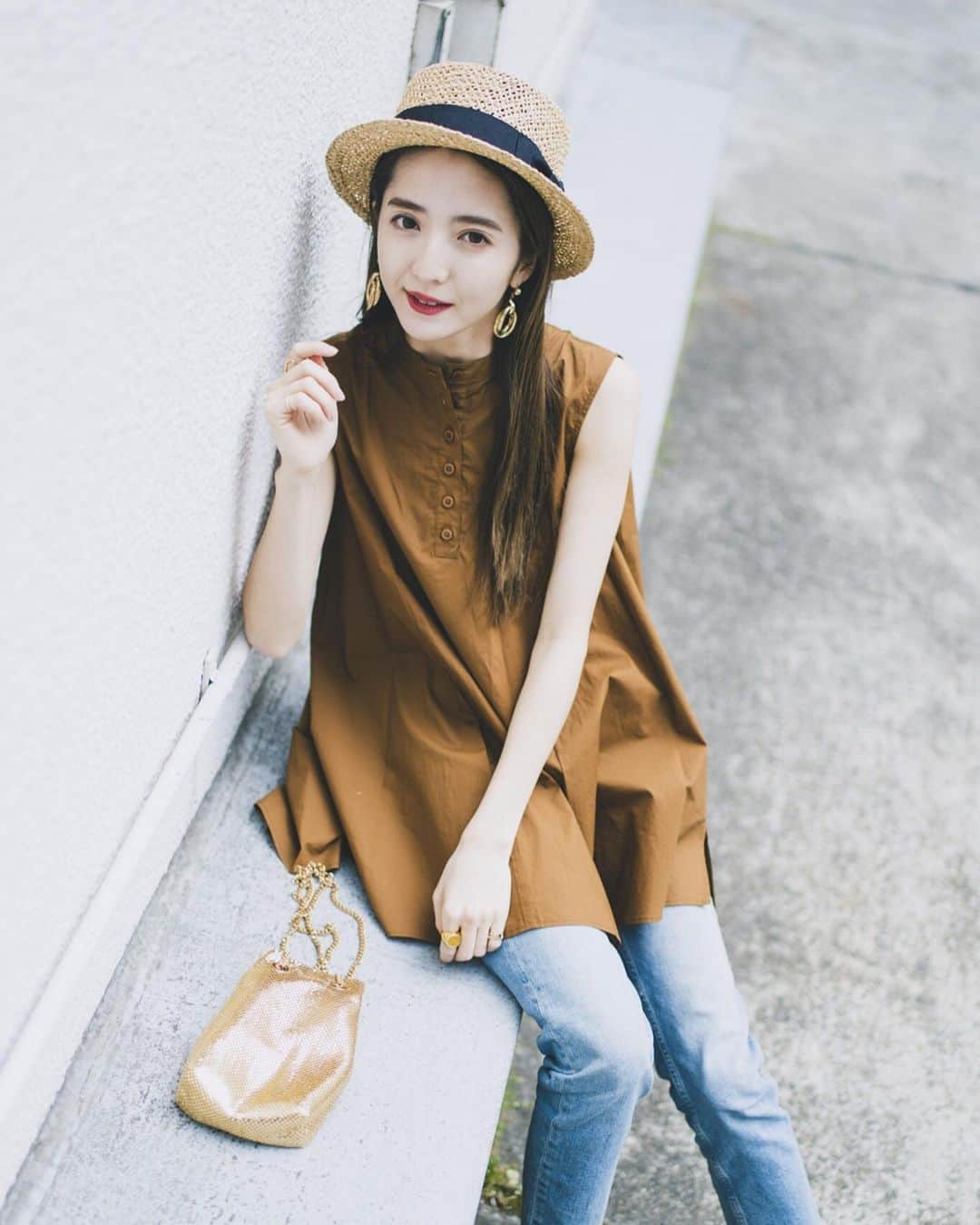 平木愛美のインスタグラム：「午前おつかれさまです♡ 皆さん、お昼休憩時くらいかな？いつもランチタイムは何時くらいですか？ , 私は今日はちょっとゆっくりめで、これから撮影！！いってきます☺︎ . 午後もお仕事ふぁいとです❣️ #ootd #fashion #freesmart」